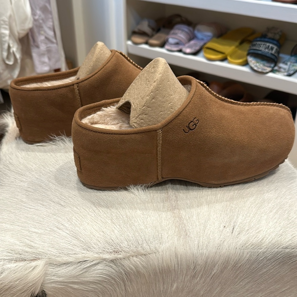 UGG Chestnut Clog Slipper